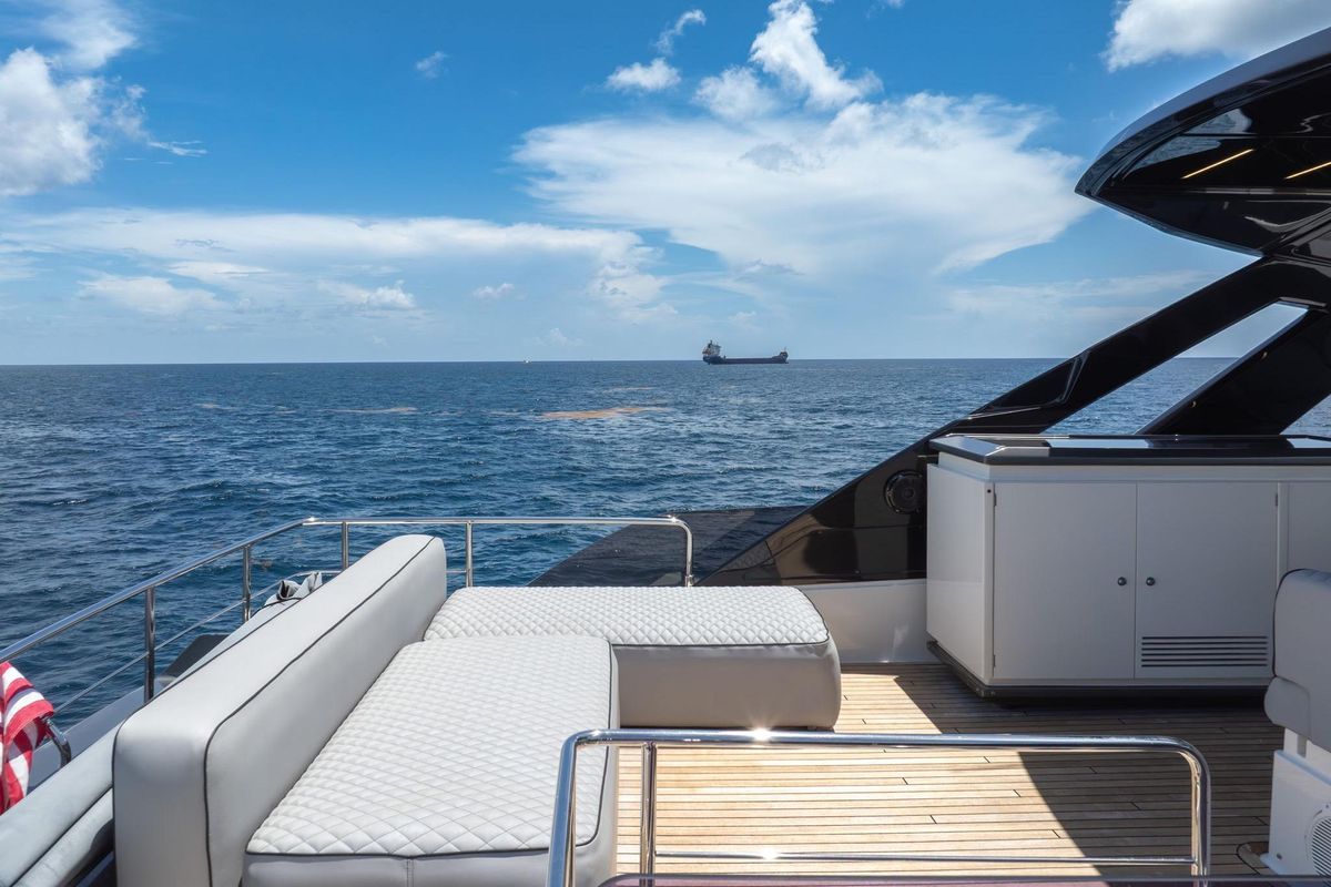 2022 Ferretti Yachts 67 