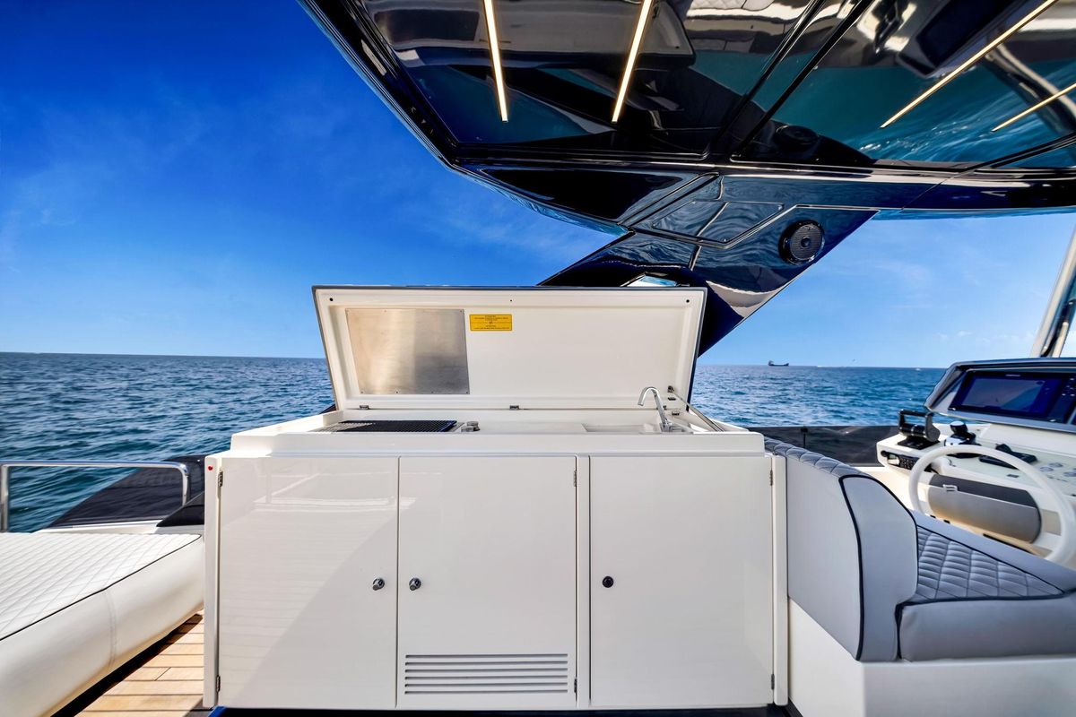 2022 Ferretti Yachts 67 