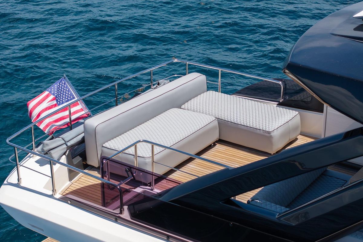 2022 Ferretti Yachts 67 