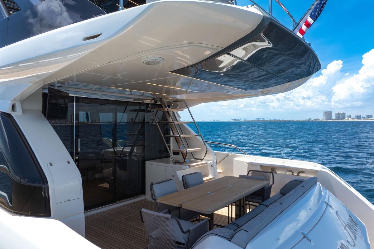 2022 Ferretti Yachts 67 
