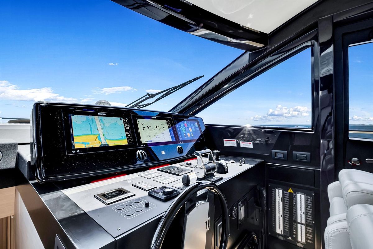 2022 Ferretti Yachts 67 