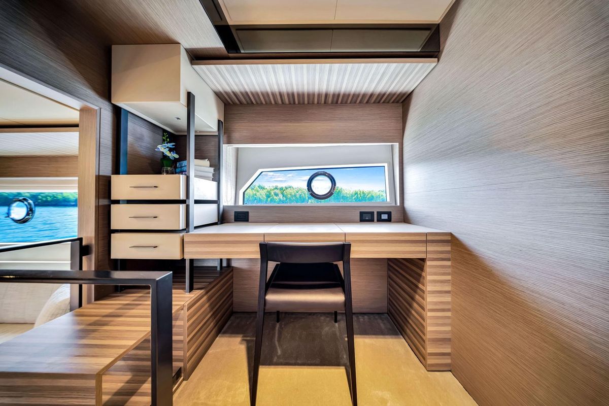 2022 Ferretti Yachts 67 