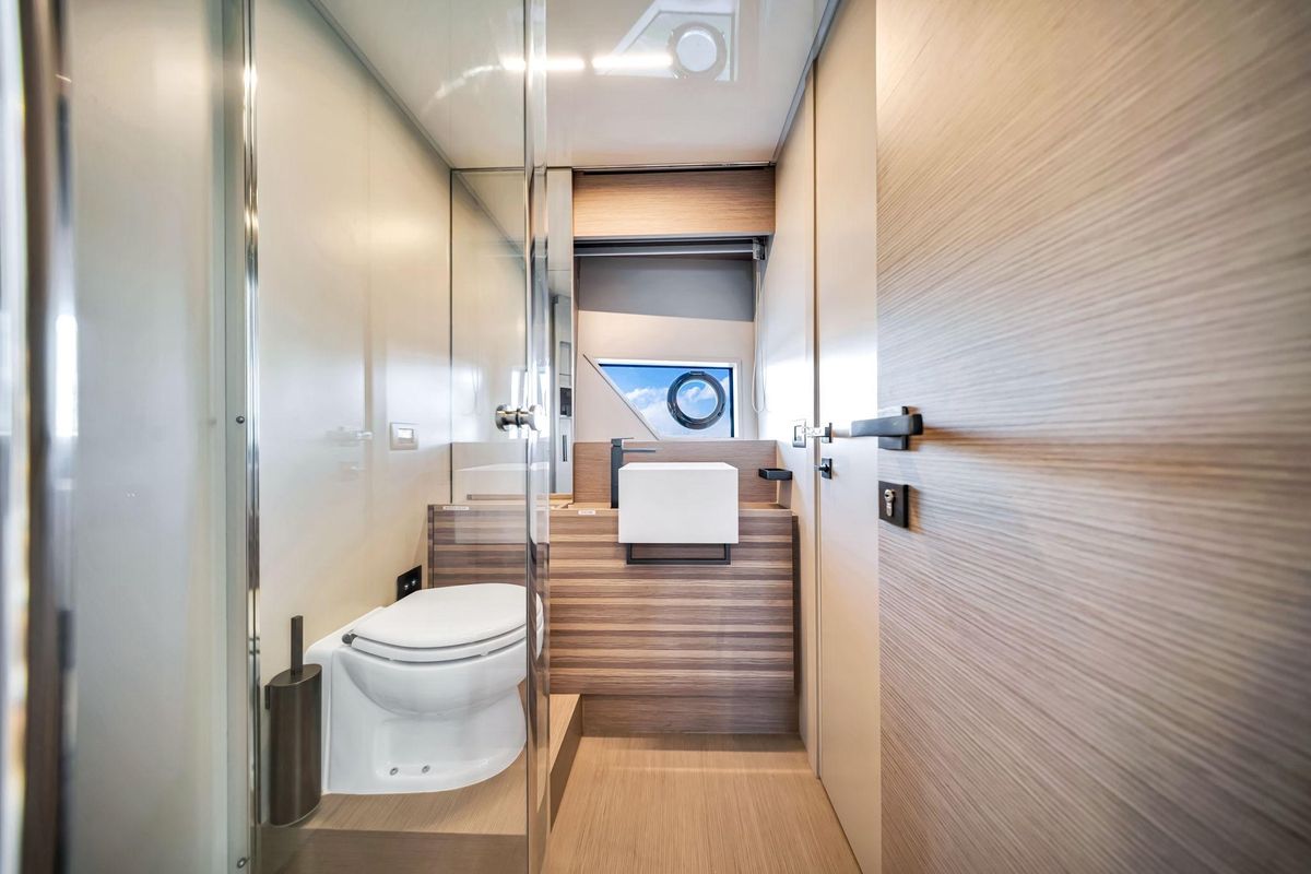 2022 Ferretti Yachts 67 