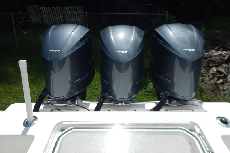  Yacht Photos Pics Triple Yamaha V8 outboard engines on a 2013 Invincible 42 Open Fisherman boat.