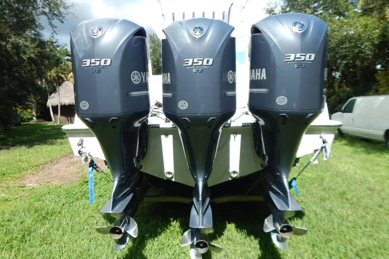  Yacht Photos Pics 2013 Invincible 42 Open Fisherman with triple Yamaha 350 V8 outboard engines.