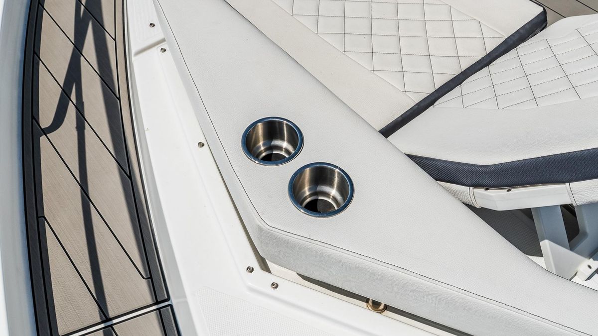 2018 Cruisers Yachts 50 