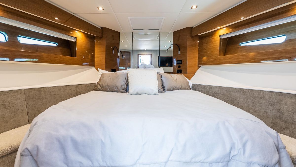 2018 Cruisers Yachts 50 