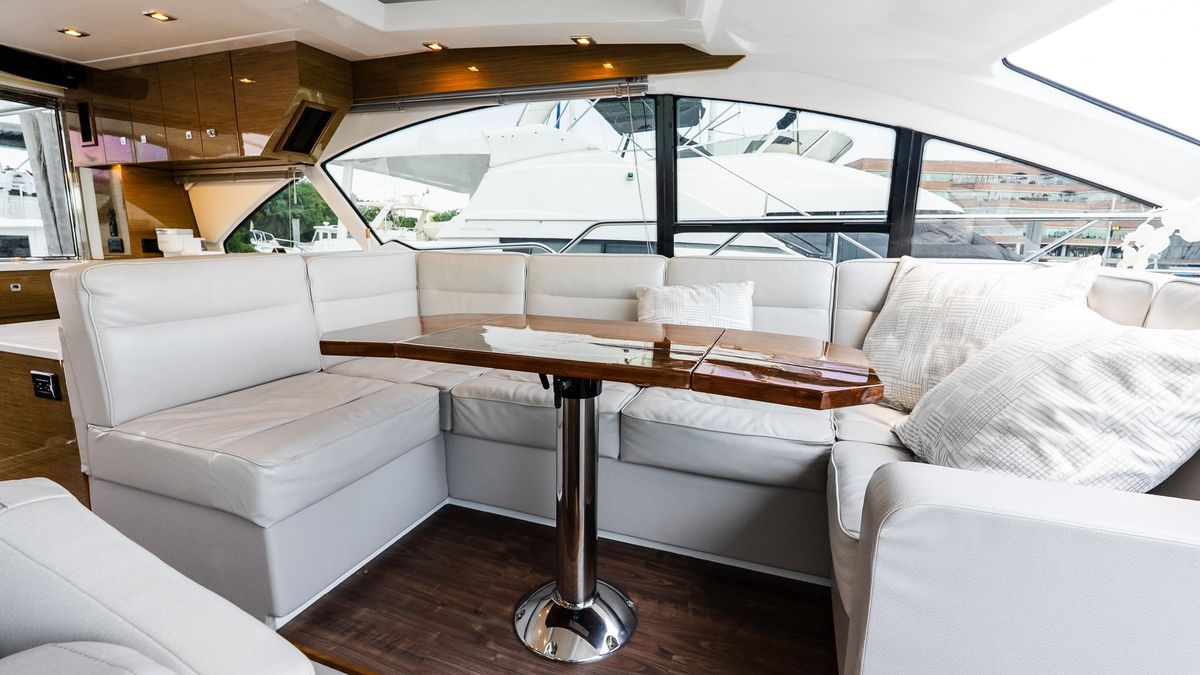 2018 Cruisers Yachts 50 
