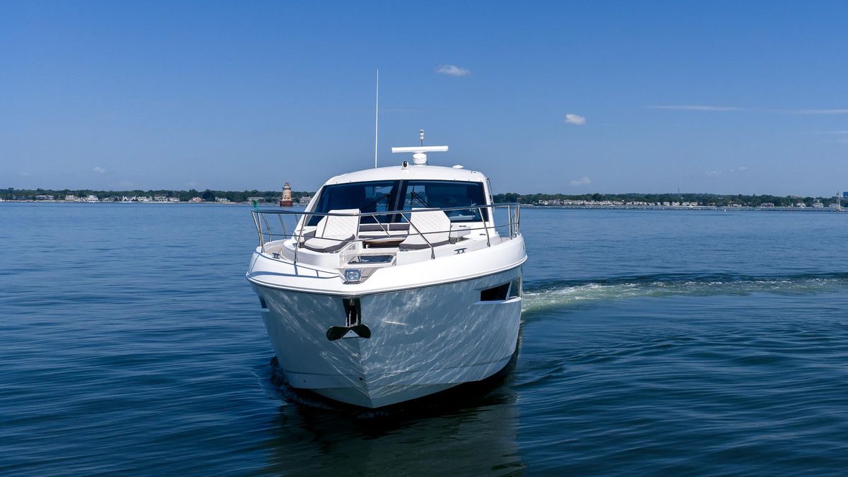 2018 Cruisers Yachts 50 