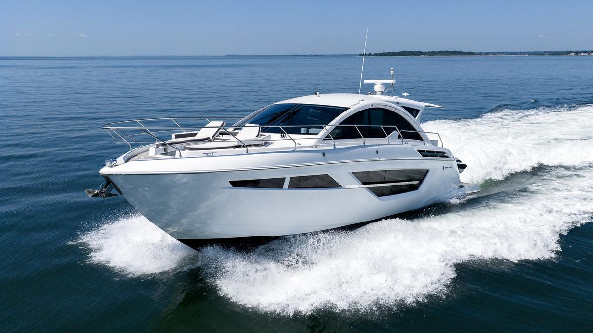 2018 Cruisers Yachts 50 