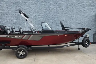 Lowe Fishing Machine 1775WT