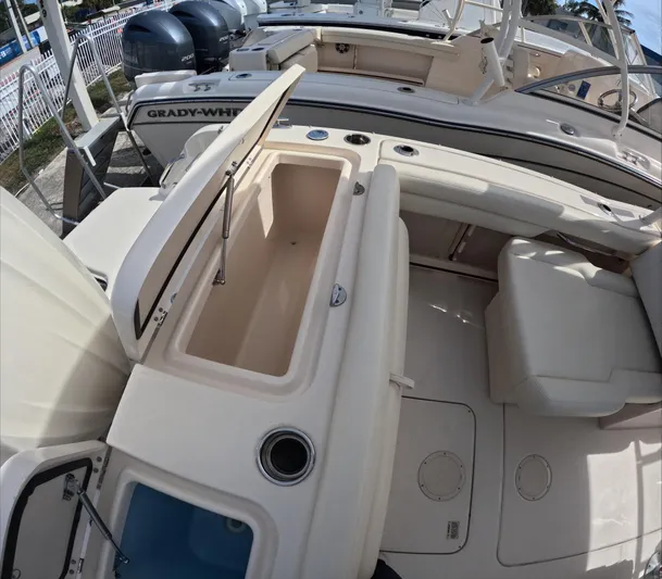 235-867 Yacht Photos Pics 