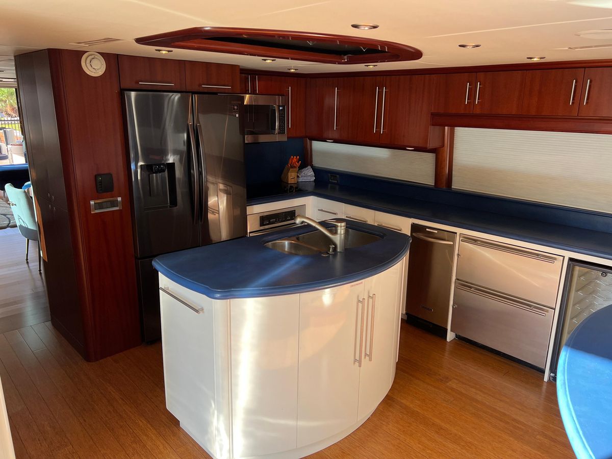 2004 Lazzara 80 