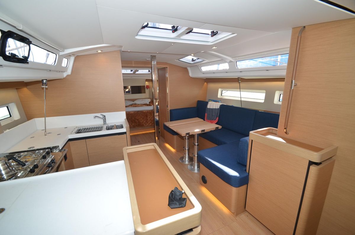 2021 Jeanneau 44 