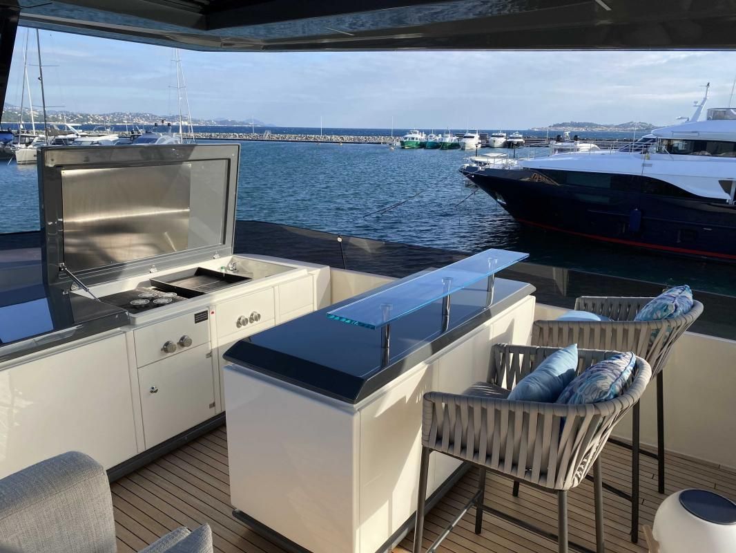 2020 Ferretti Yachts 85 