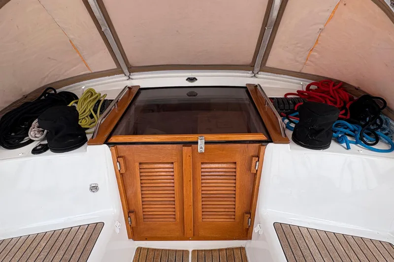 Star IV Yacht Photos Pics 2010 Jeanneau 50DS yacht cockpit with wooden hatch and colorful ropes.