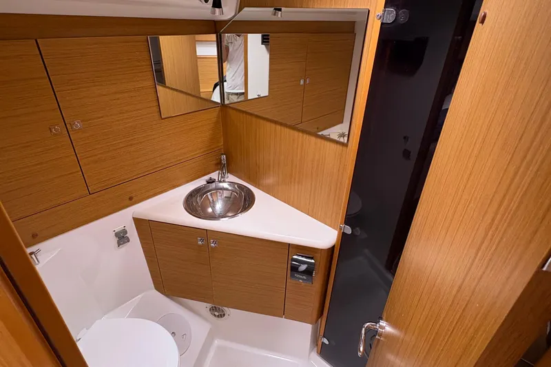 Star IV Yacht Photos Pics Owner's Head