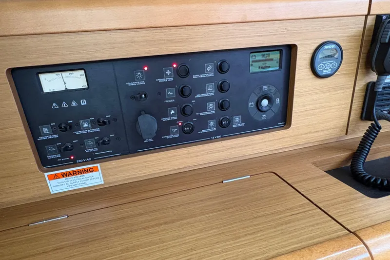 Star IV Yacht Photos Pics 12 Volt panel with metering for Battery, fuel, water and link battery system