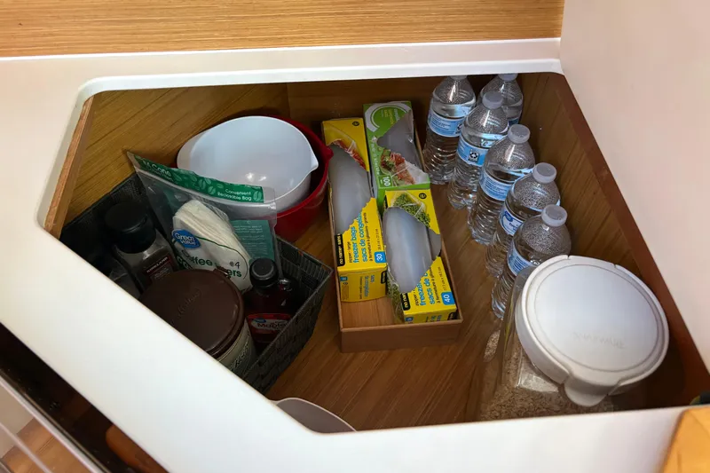 Star IV Yacht Photos Pics Additional In counter Stroage