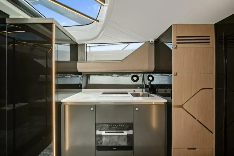  Yacht Photos Pics 2024 Sunseeker Superhawk 55 - Image 43