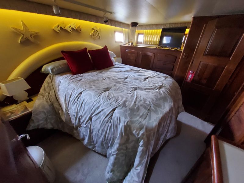 1986 Californian 42 Motor Yacht