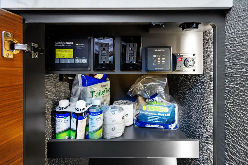 Dun Doc'n Yacht Photos Pics 