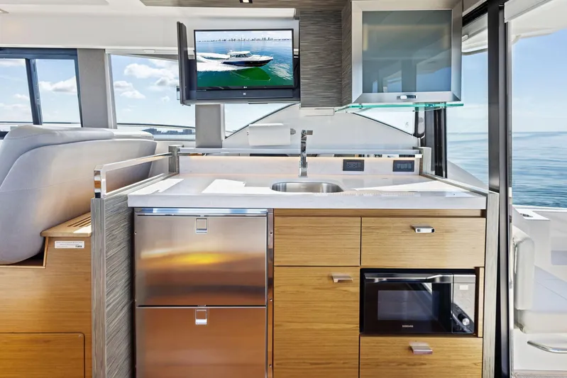 Dun Doc'n Yacht Photos Pics 