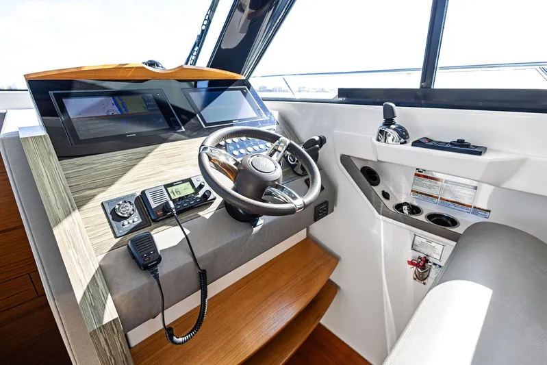 Dun Doc'n Yacht Photos Pics 