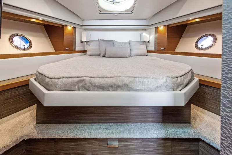 Dun Doc'n Yacht Photos Pics 