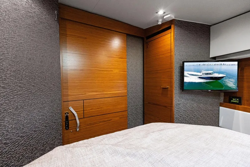 Dun Doc'n Yacht Photos Pics 