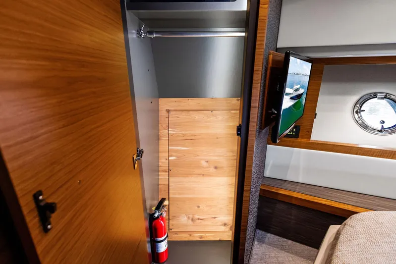 Dun Doc'n Yacht Photos Pics 