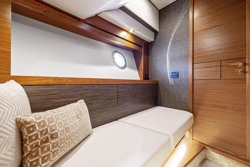 Dun Doc'n Yacht Photos Pics 