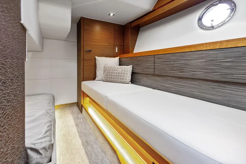 Dun Doc'n Yacht Photos Pics 