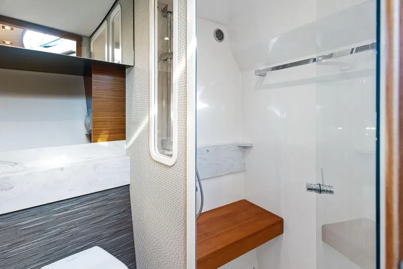 Dun Doc'n Yacht Photos Pics 