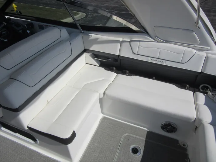  Yacht Photos Pics 2019 Formula 350 CBR