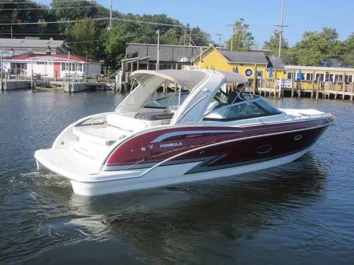  Yacht Photos Pics 2019 Formula 350 Crossover Bowrider in a marina.