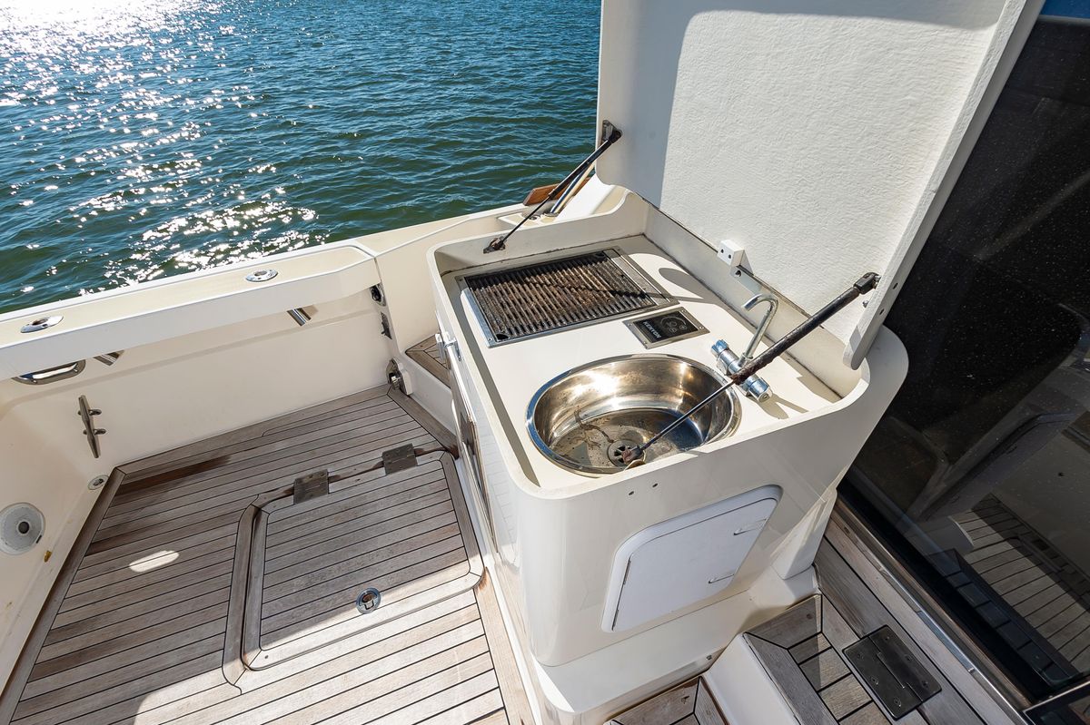 2009 Sabre 52 