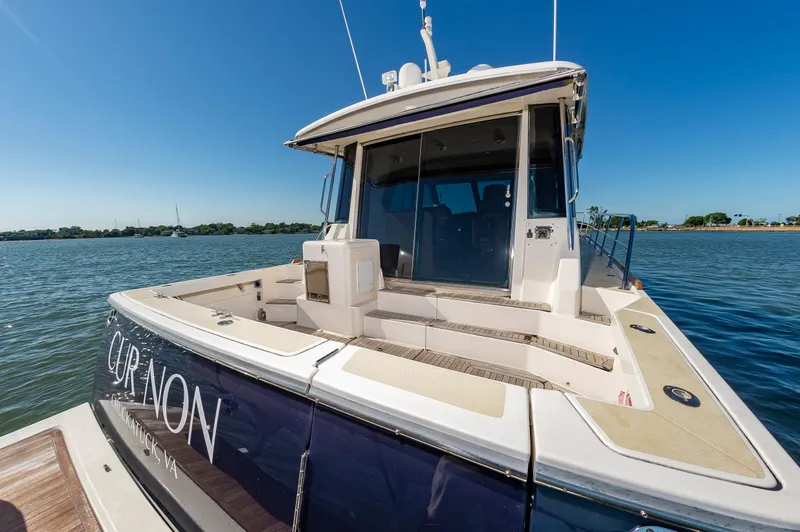 Cur Non Yacht Photos Pics 