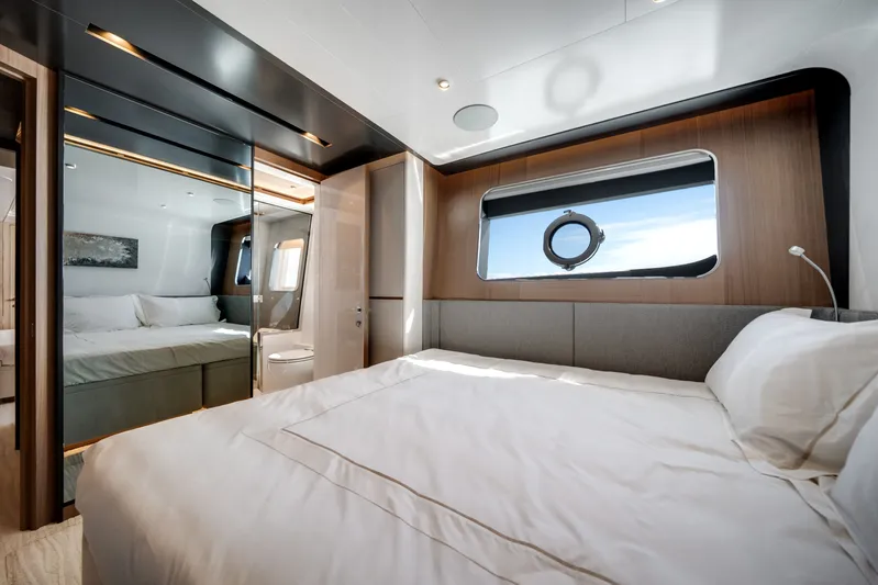  Yacht Photos Pics Luxurious cabin of Ocean Alexander 35P yacht, year 2026.