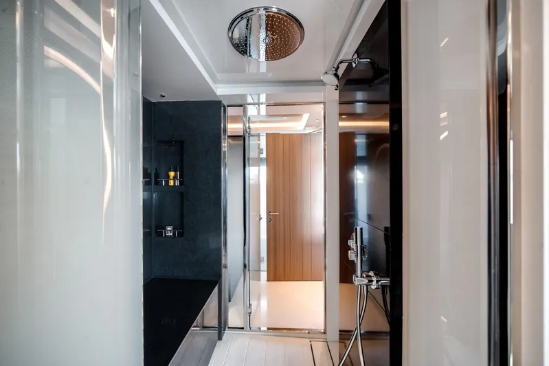  Yacht Photos Pics Luxurious bathroom in Ocean Alexander 35P yacht model 2026.