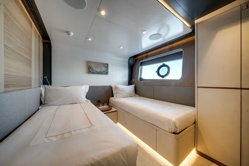  Yacht Photos Pics Luxurious cabin of Ocean Alexander 35P yacht, model year 2026.