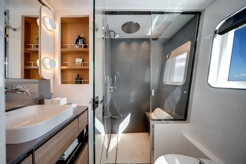  Yacht Photos Pics Luxurious bathroom on the Ocean Alexander 35P yacht, model year 2026.