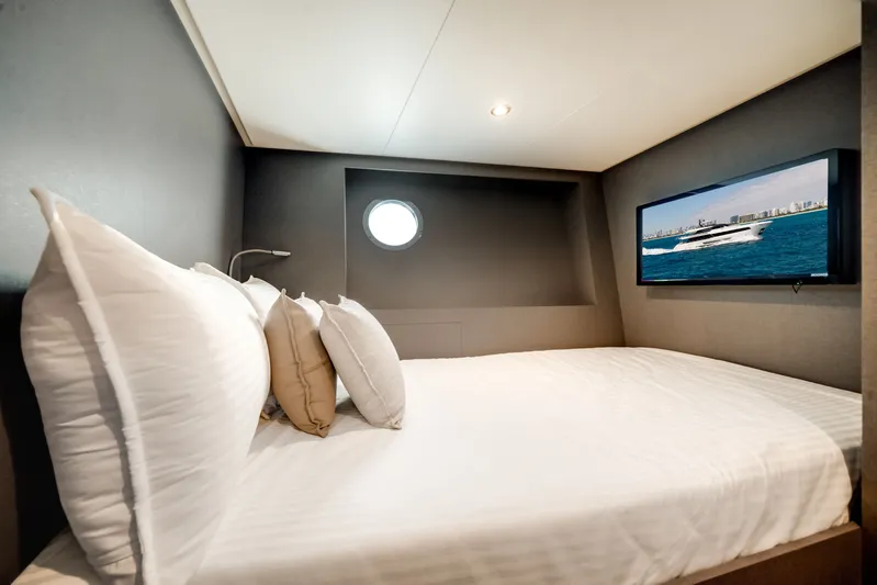  Yacht Photos Pics Luxurious cabin of Ocean Alexander 35P yacht, year 2026.