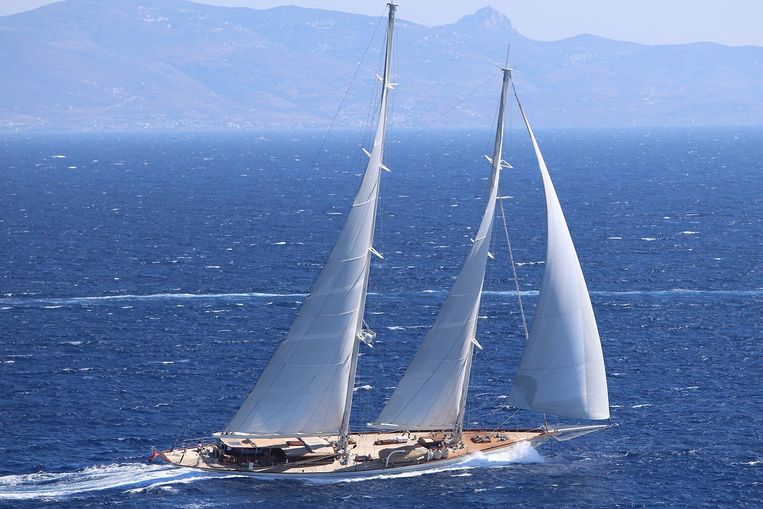 2013-154-2-ada-yacht-modern-classic-schooner