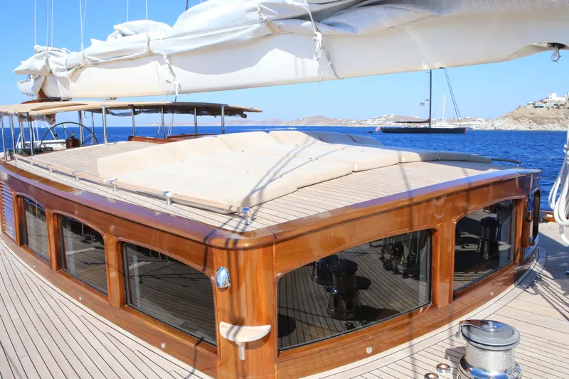 Zenith Yacht Photos Pics Deckhouse