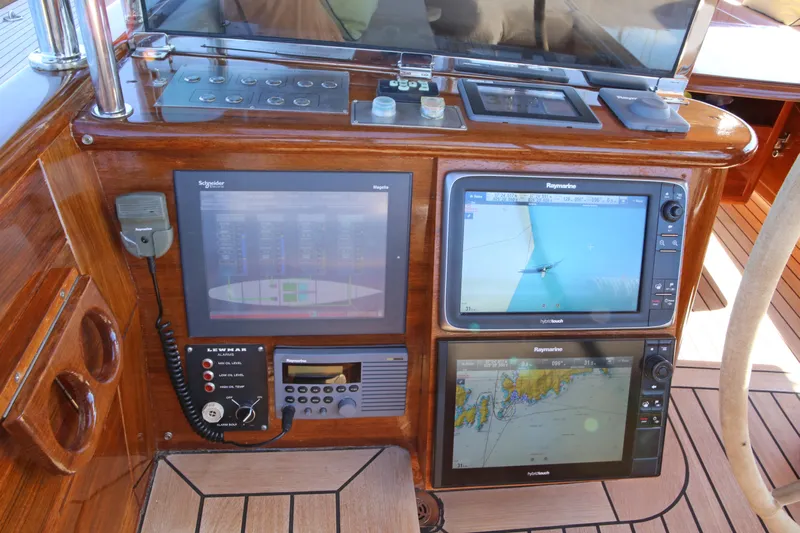 Zenith Yacht Photos Pics Navigation instruments