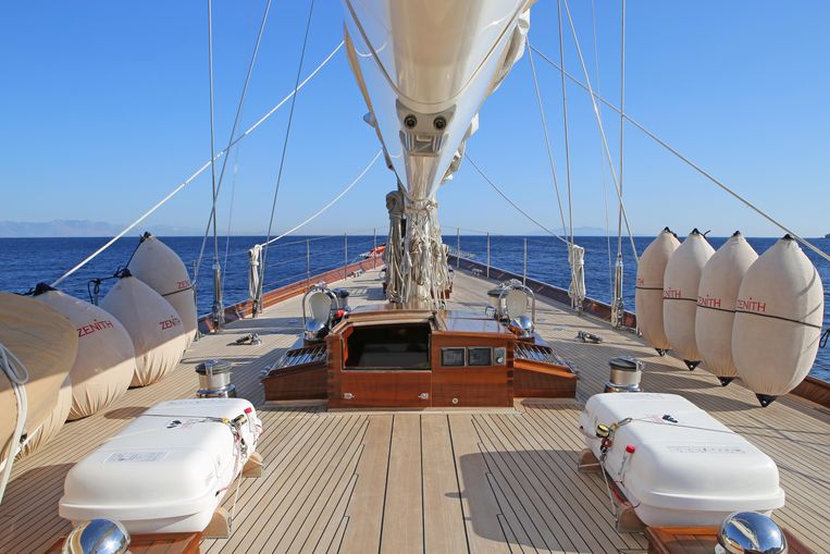 2013-154-2-ada-yacht-modern-classic-schooner