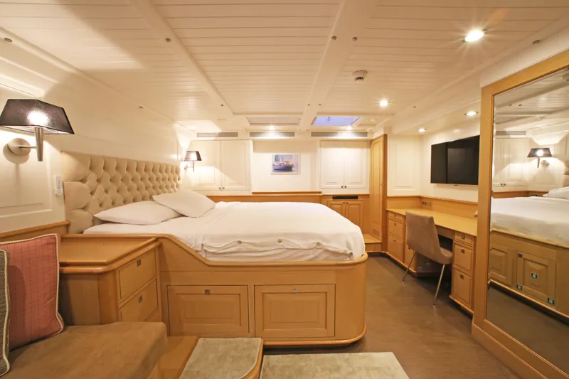 Zenith Yacht Photos Pics Master stateroom