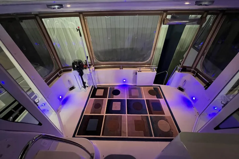  Yacht Photos Pics 2001 Carver 396 Motor Yacht interior with patterned rug and ambient blue lighting.