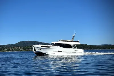 Greenline 48 Fly
